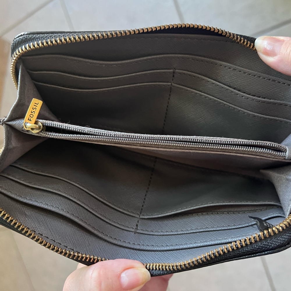 FOSSIL Pebble LEATHER Wallet Black Yellow Tassel Zip A Round Closure No Callouts - Picture 6 of 15